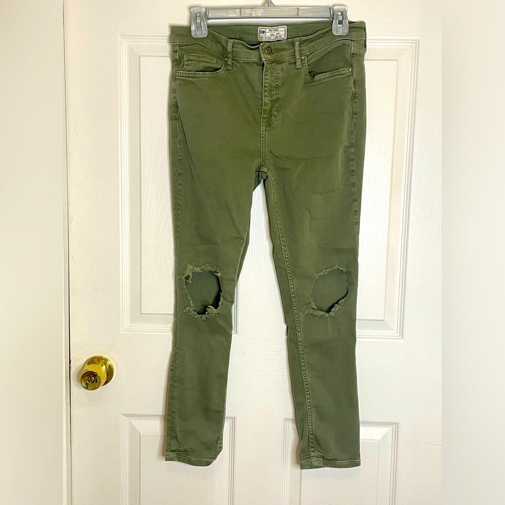 FREE PEOPLE DISTRESSED JEANS